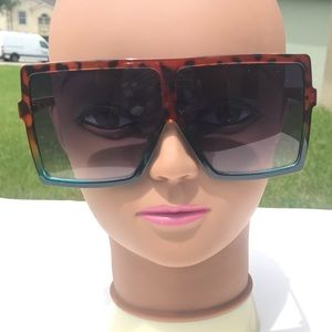 NWT- Oversized sunglasses